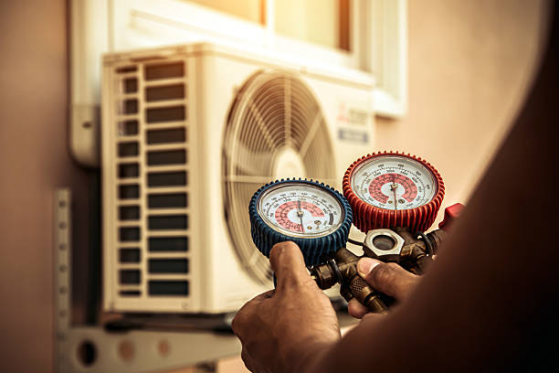 Professional Hvac technician working in Williams, CA